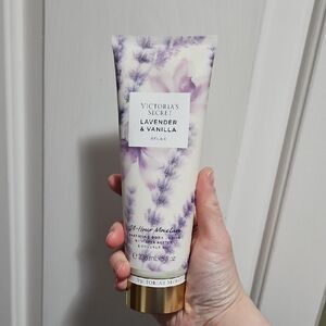 NWT Victoria's Secret Lavender & Vanilla Lotion
